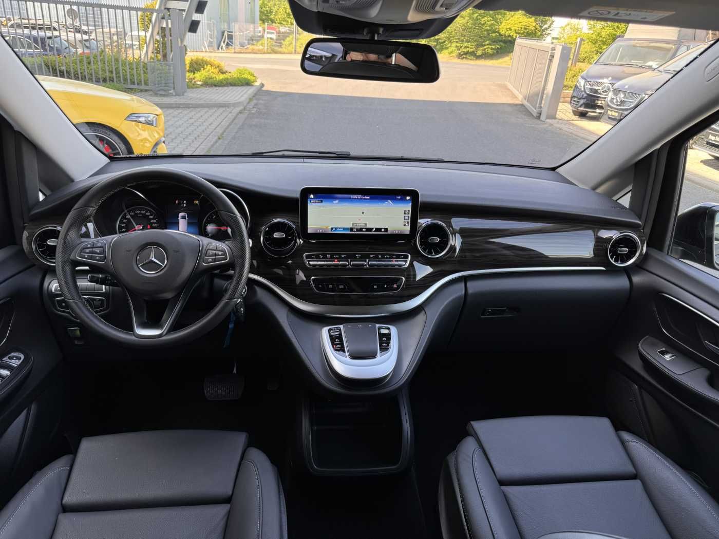 Fahrzeugabbildung Mercedes-Benz V 300 d AVA Extralang AIRMATIC Standheiz 360Kam