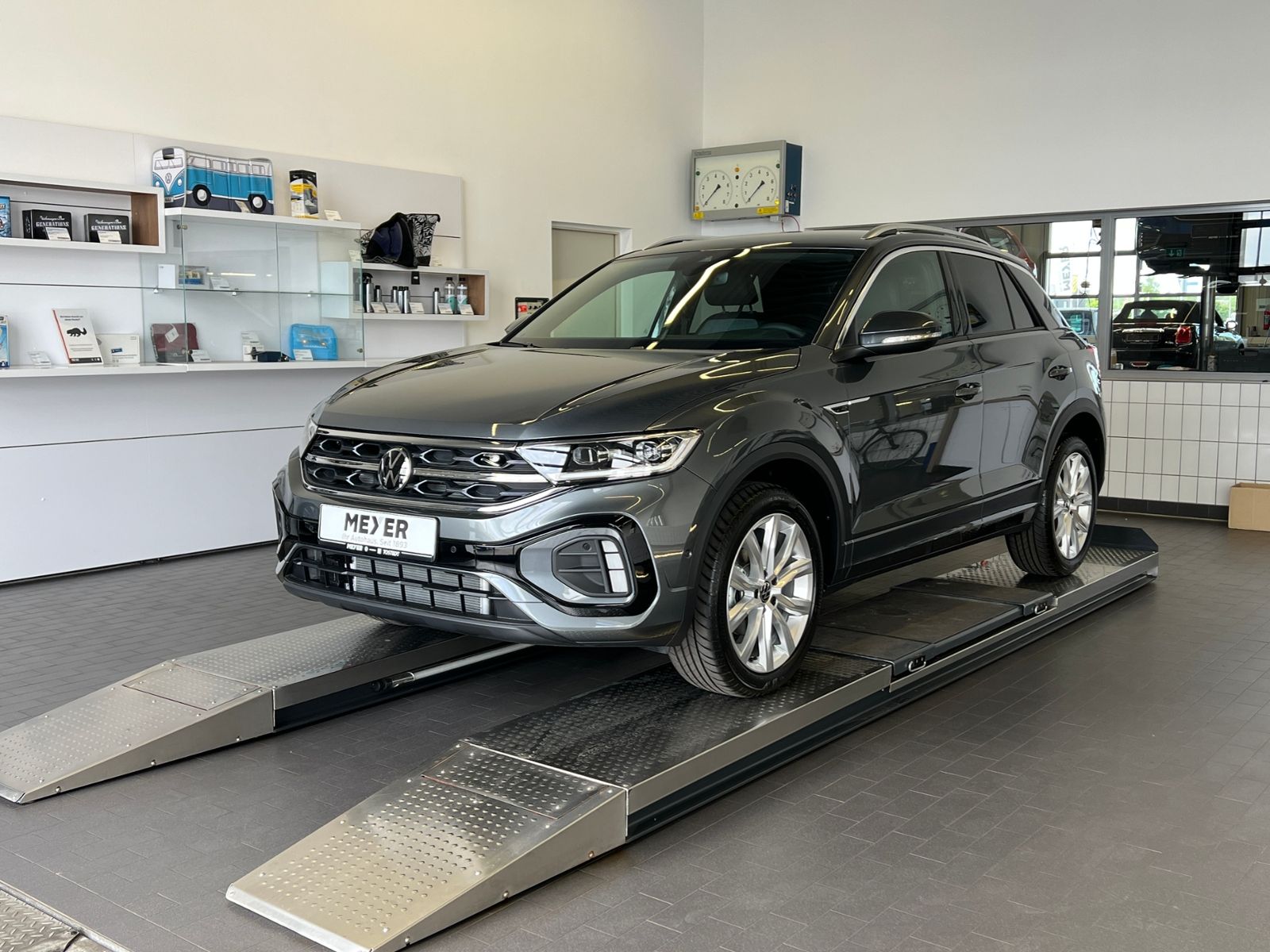 Fahrzeugabbildung Volkswagen T-Roc R-Line 1.5 TSI DSG *LED, Easy Open, 18"-LM