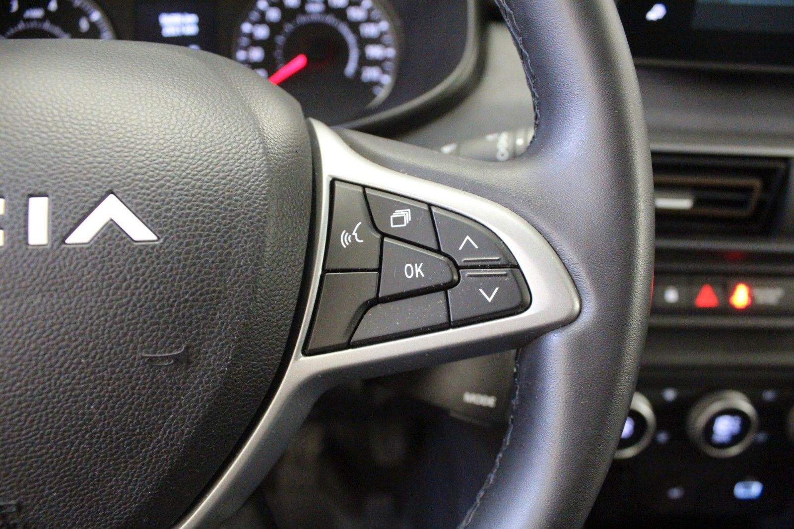 Fahrzeugabbildung Dacia Jogger TCE 110 Extreme+ 5-Sitzer *AHK*
