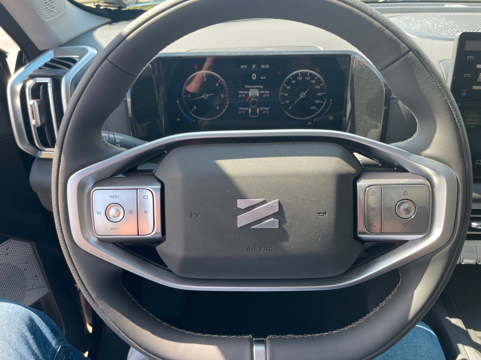 Fahrzeugabbildung DFSK Rich 9 2.3 DCi AT 4x4 Vollausstattung