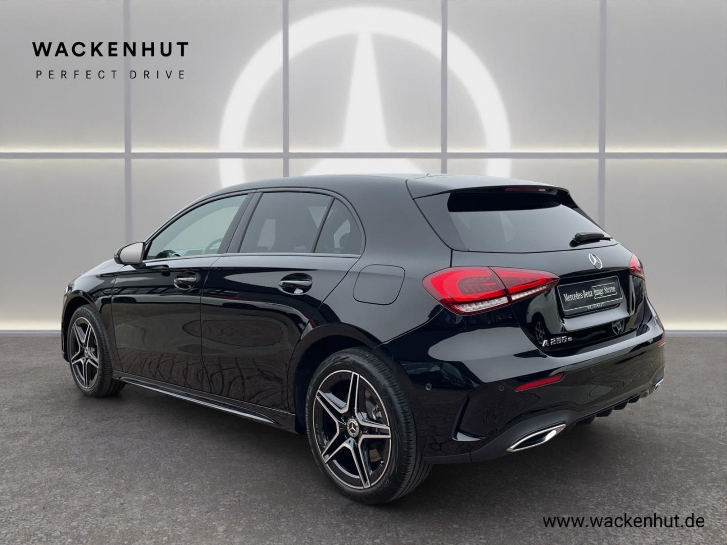 Mercedes-Benz A 250 e AMG NIGHT FAP KAMERA BUSINESS CARPLAY AM