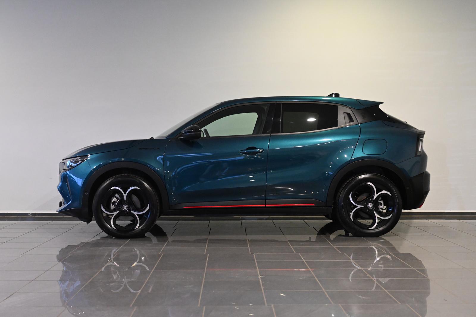 Alfa Romeo Junior Elettrica Speciale Sport 54kWh Navi 18"