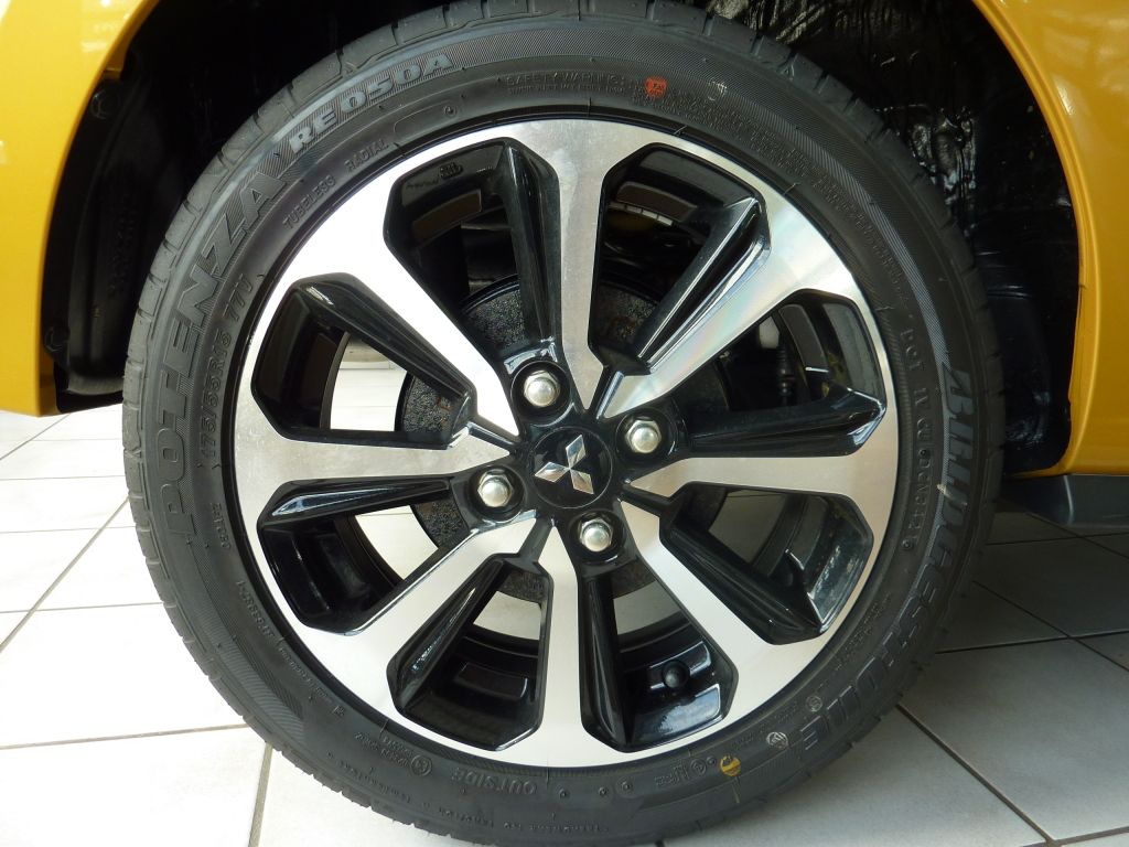 Fahrzeugabbildung Mitsubishi Space Star 1,2 Select+ CVT Sitzheiz. Rückfahrk.