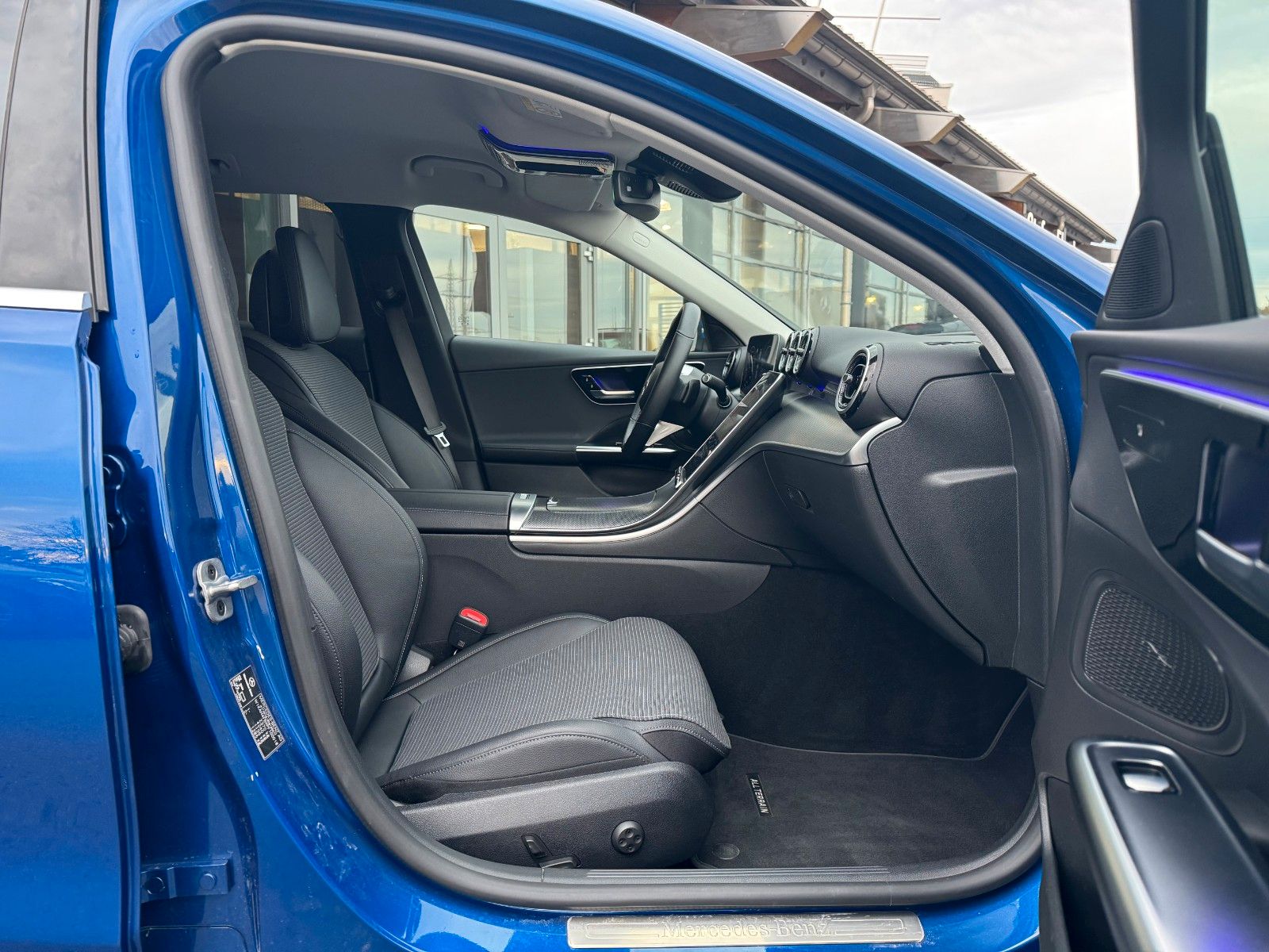 Fahrzeugabbildung Mercedes-Benz C 200 T All Terrain 4M+Ambiente+360+Augmented