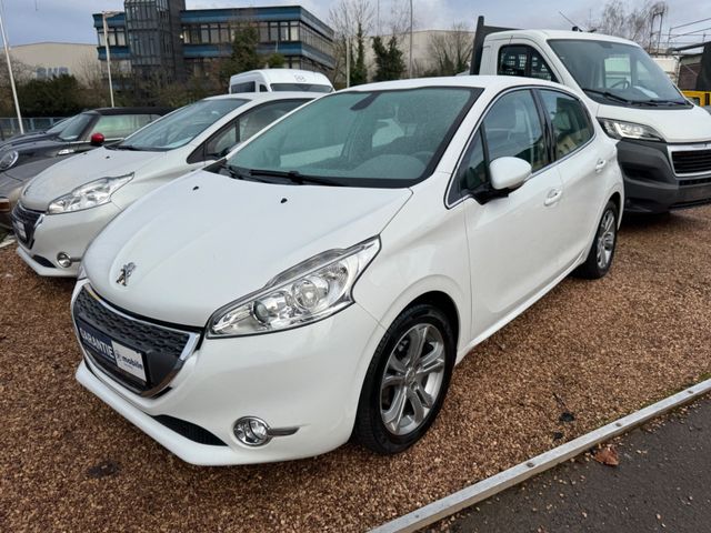 Peugeot 208 Allure 1.6 120 PS / 5xTürer / Navi /