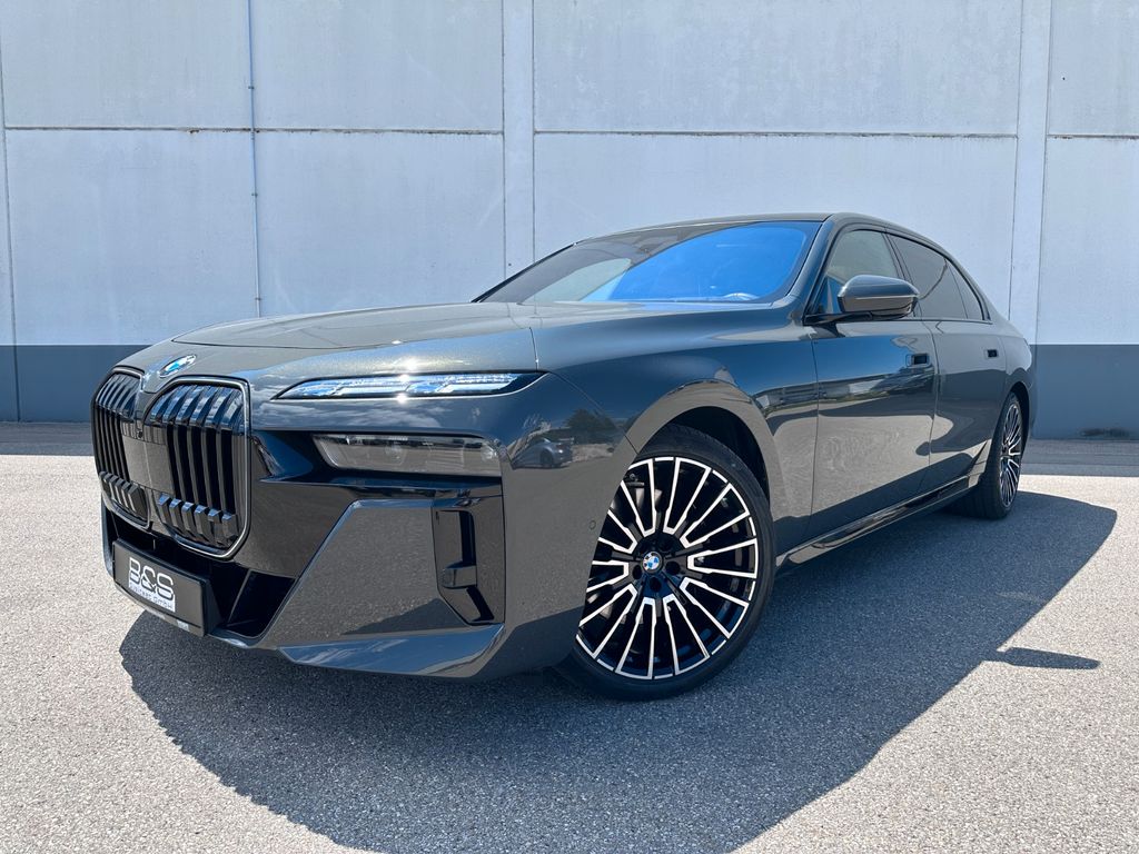 Image of BMW 740