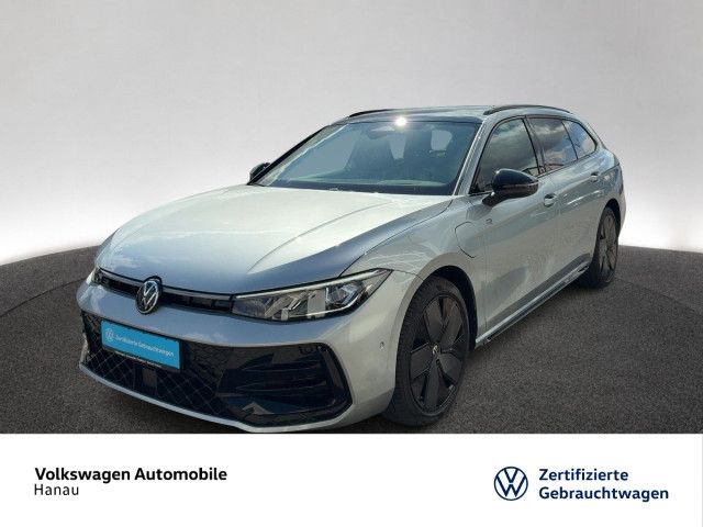 Volkswagen Passat Variant 1.5 eTSI DSG R-LINE MATRIX AHK