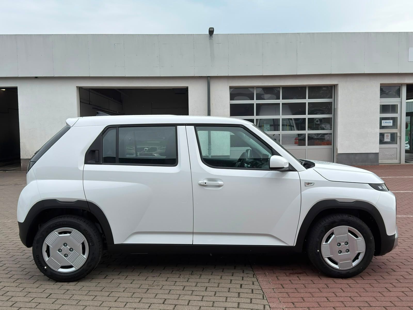 Fahrzeugabbildung Hyundai INSTER Select 85kW *RW370KM*Wärmepumpe*Navi*ACC*