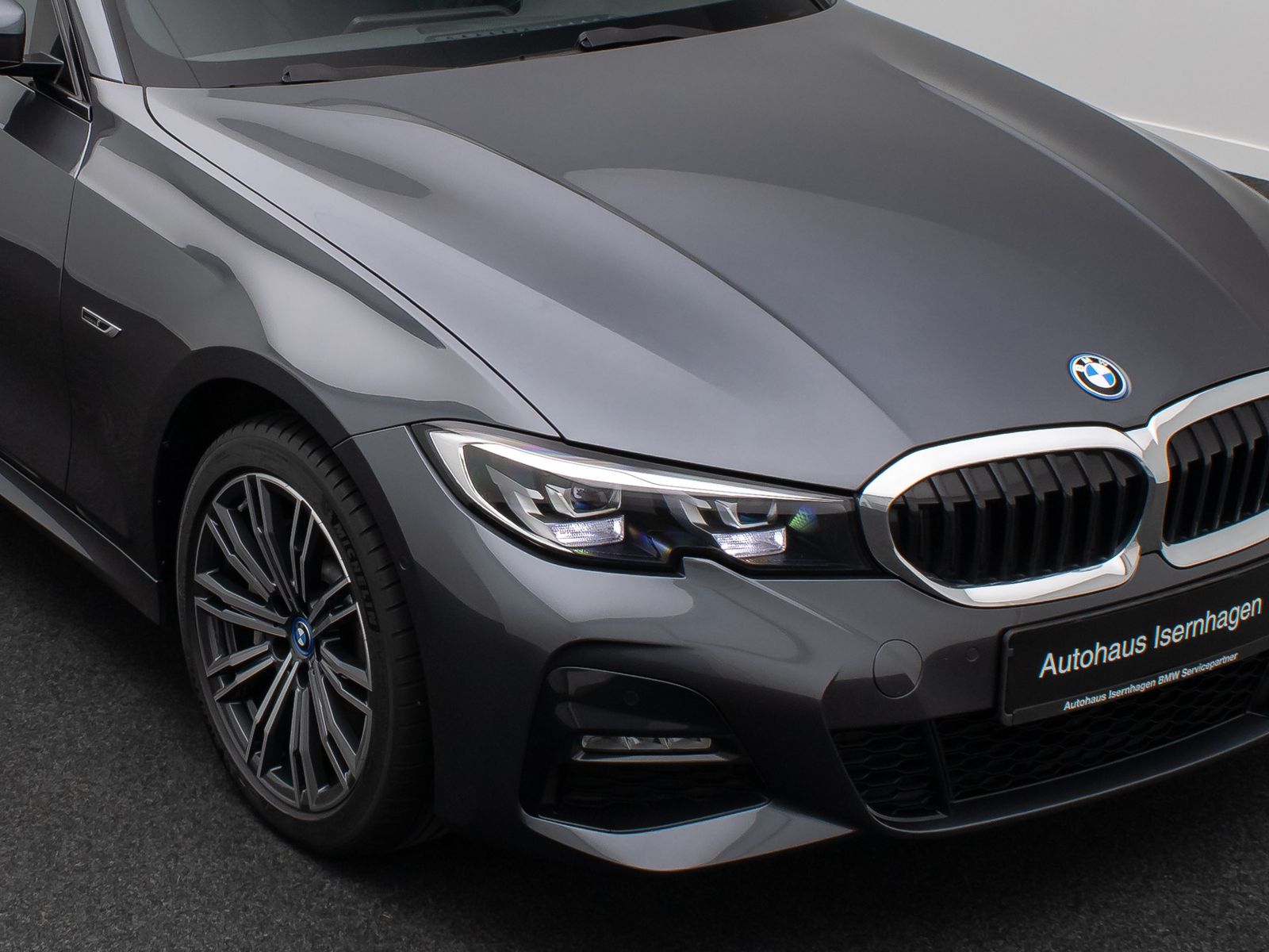 Fahrzeugabbildung BMW 330e M Sport Alarm AHK DAB HiFi Komfort PDC 18"