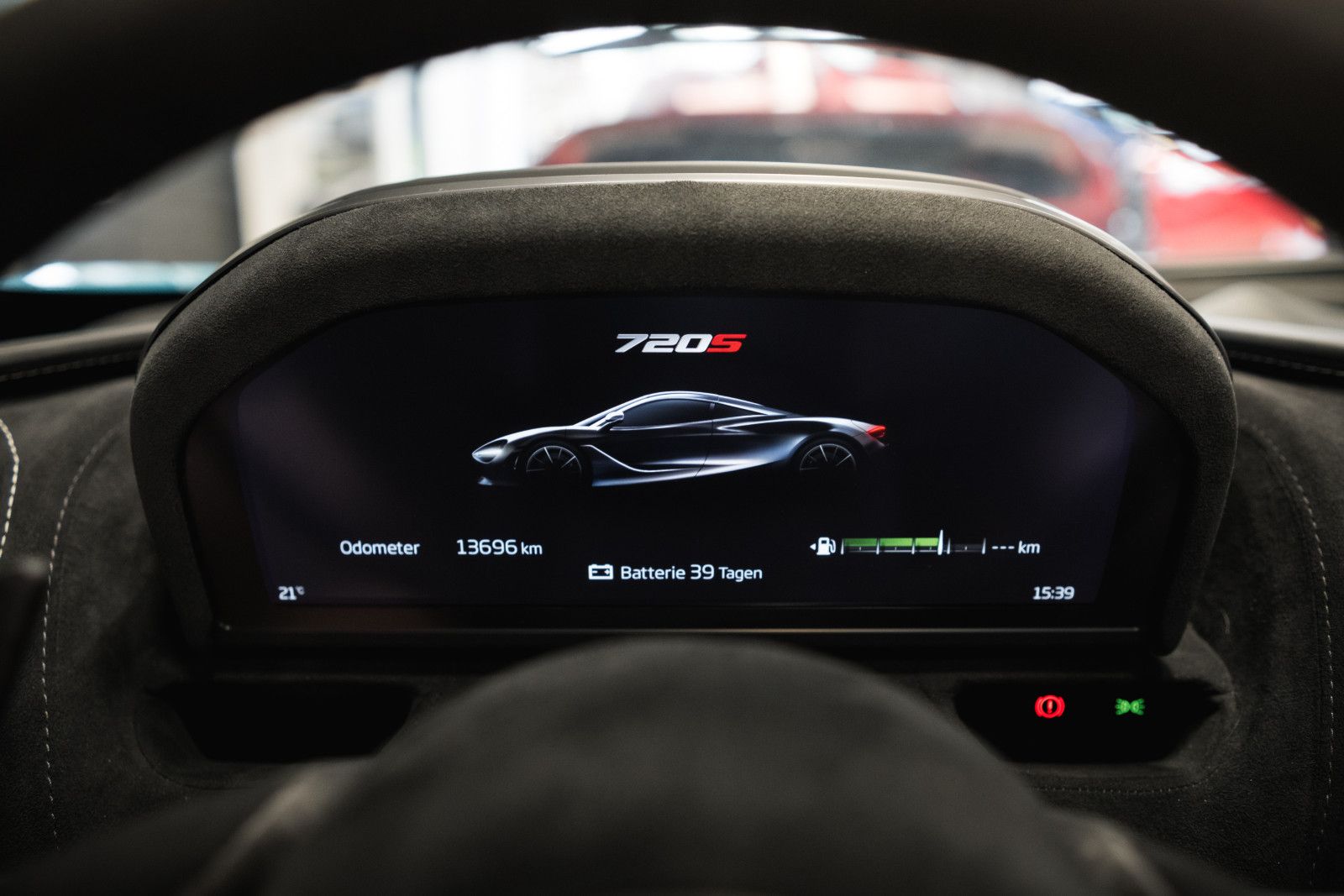 Fahrzeugabbildung McLaren 720S-B&W-McLaren Performance Plus Pack-Steuer!