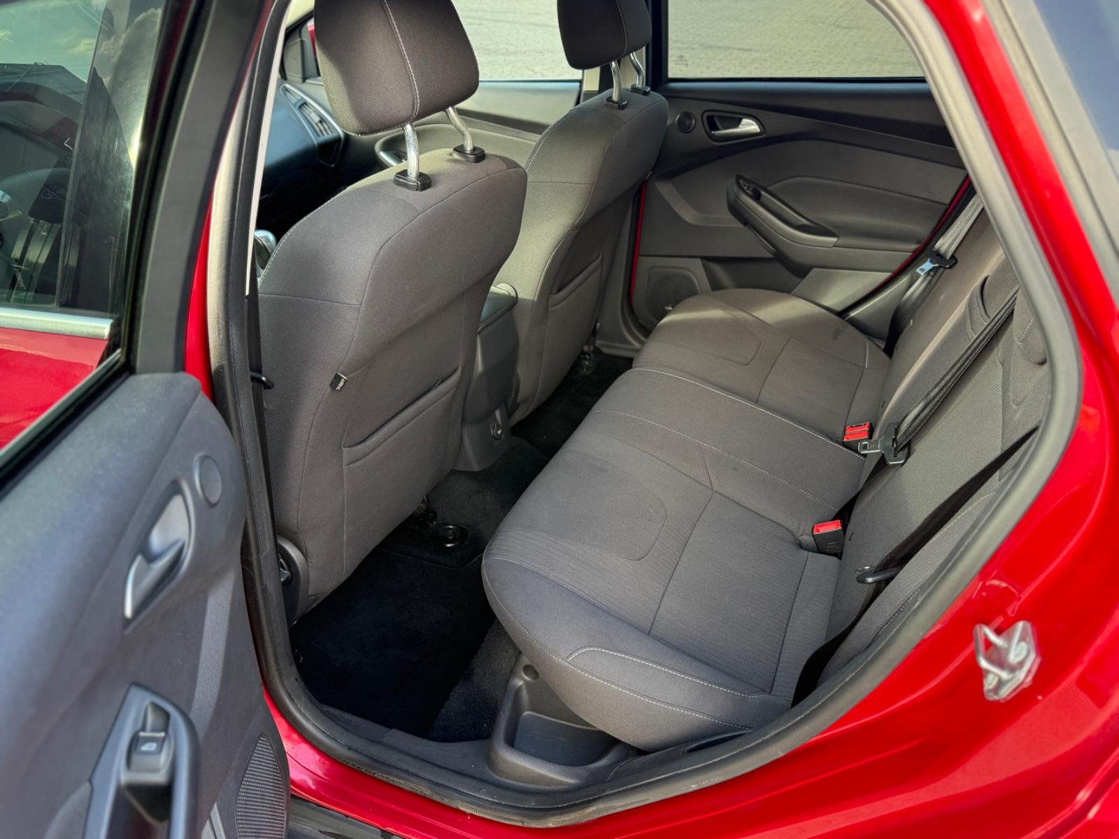 Ford Focus 2011 — photo 13