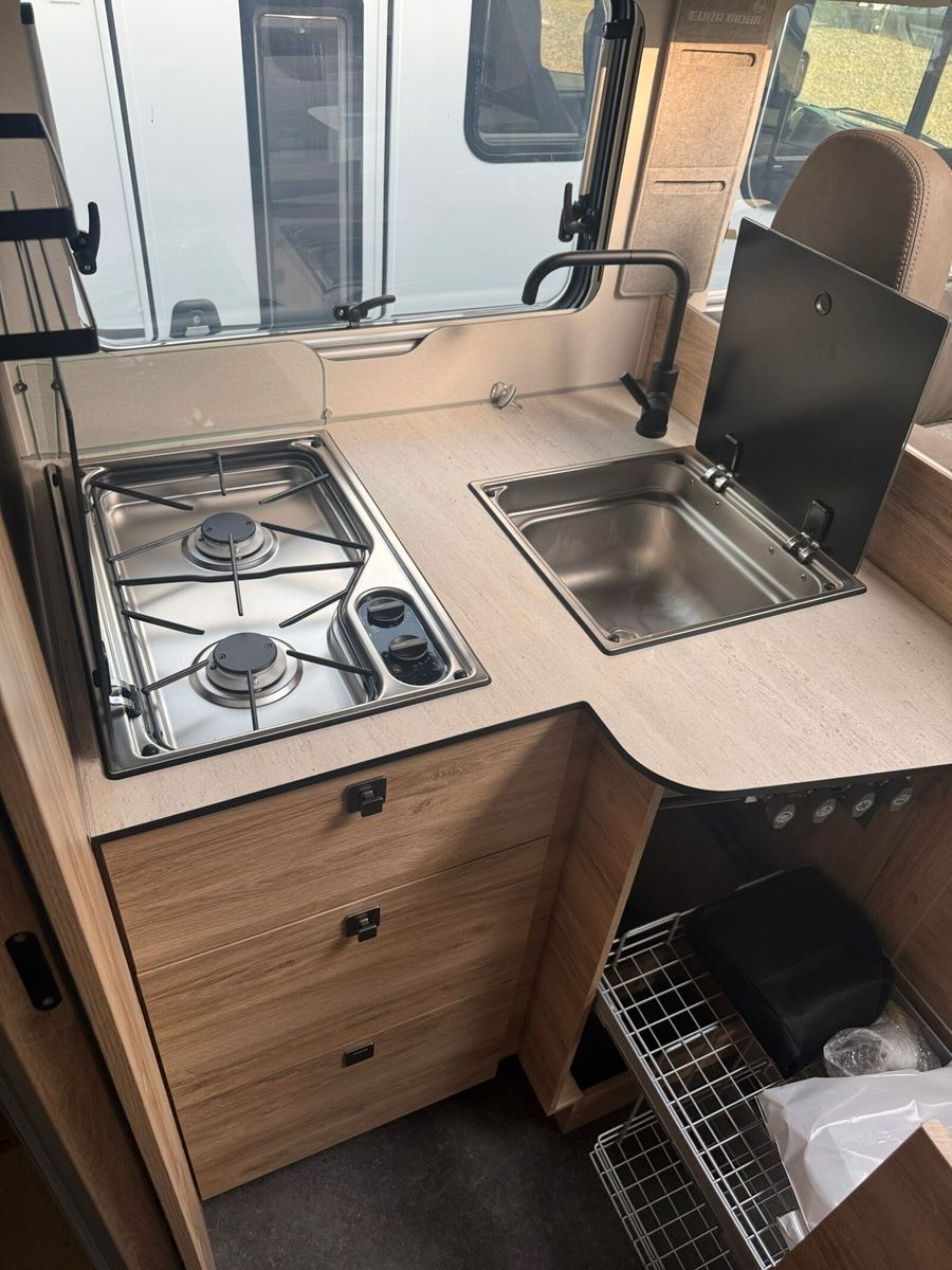 Fahrzeugabbildung Eura Mobil Integra Line IL 720 EB Mondial Pakete, Backofen