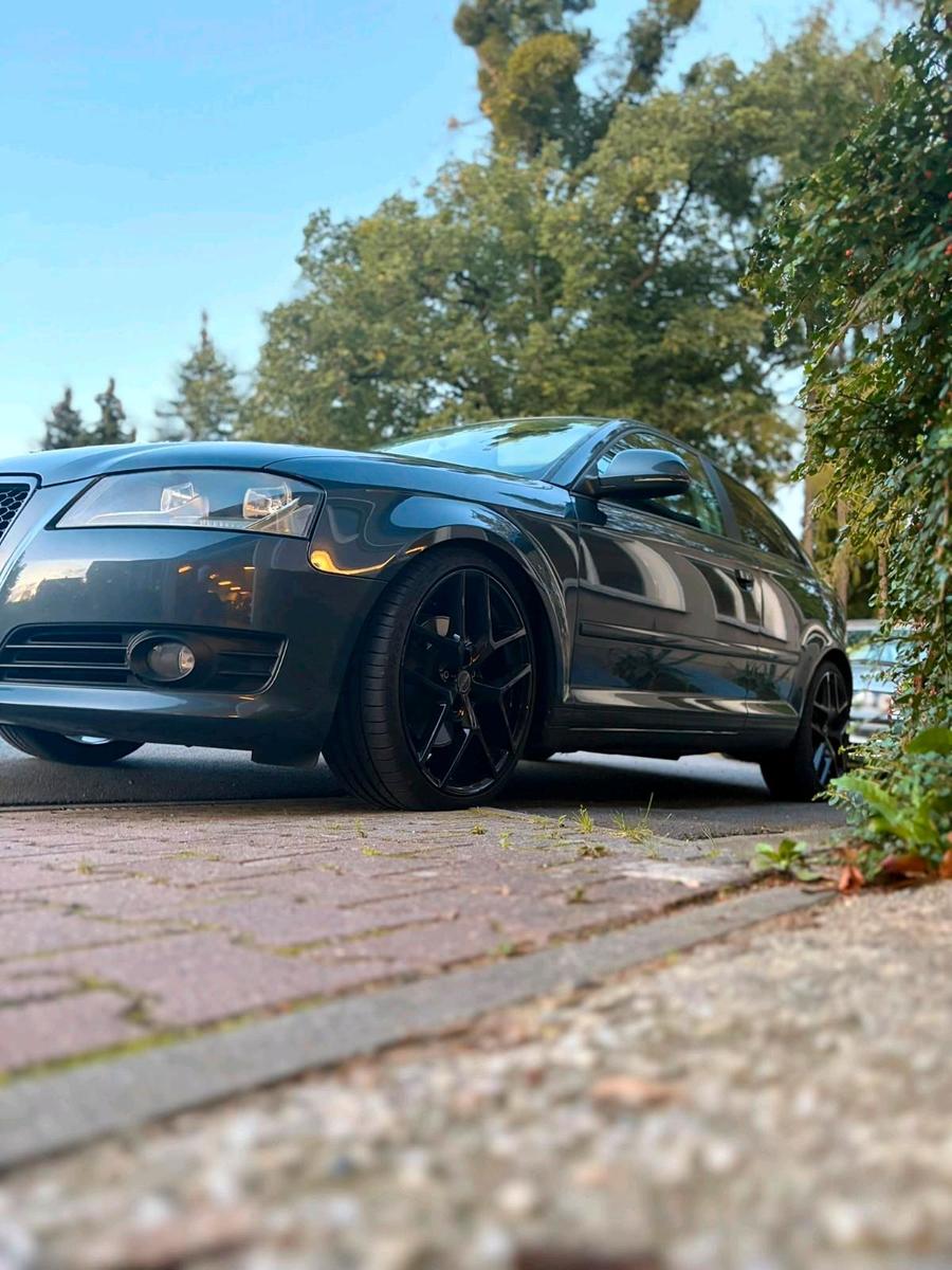 Audi A3 2008 — салон