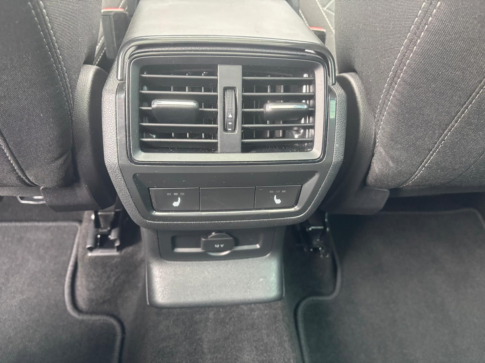Fahrzeugabbildung SKODA Karoq SportLine 4x4-ACC-PANO-VIRTUAL-KAM-SHZ-LED