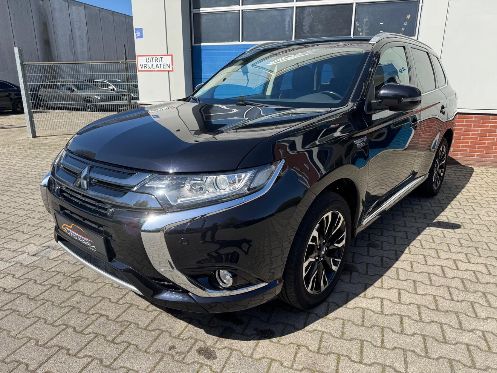 Mitsubishi Outlander PHEV Plus 4WD *1 Hand*