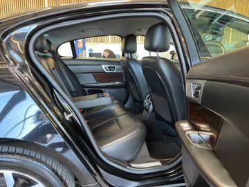 Jaguar XF 2.2 Diesel *LEDER*KAM*NAVI*PDC*SZHZ*XENON*