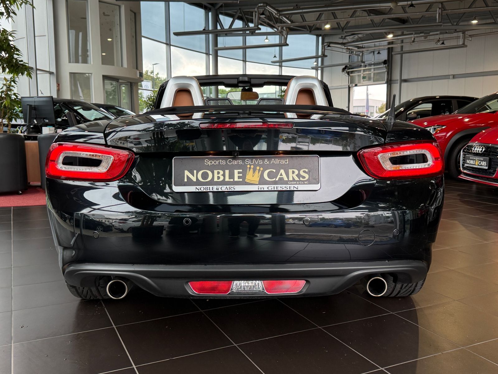 Fahrzeugabbildung Fiat 124 Spider Lusso KAM LED NAVI