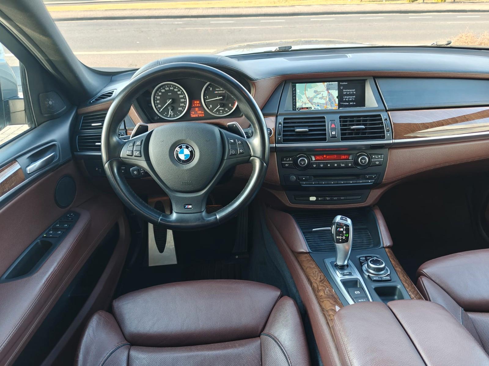 BMW X6 M50d 381 ch • Cuir Merino • Head-up • ACC Stop&Go • Caméras 360° • Toit ouvrant • Attelage