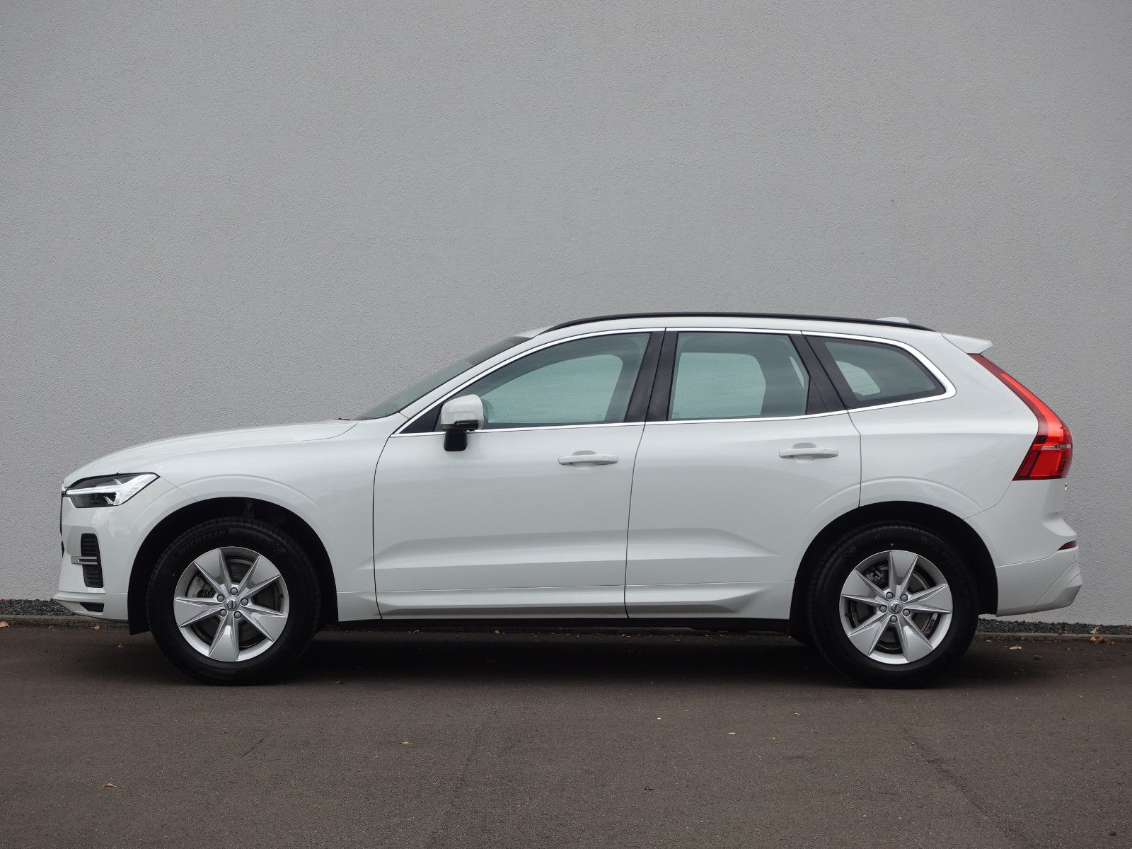 Fahrzeugabbildung Volvo XC60 Momentum Pro 2WD AUTOMATIK,Sitzhz,18"Alu,PP