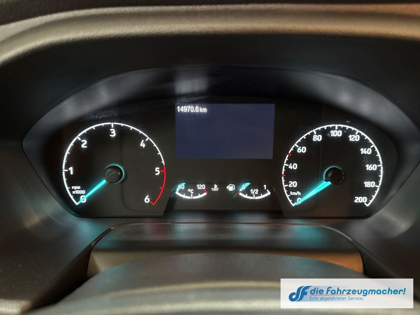 Fahrzeugabbildung Ford Transit Pritsche 350 L2 Doppelkabine Basis AHK D