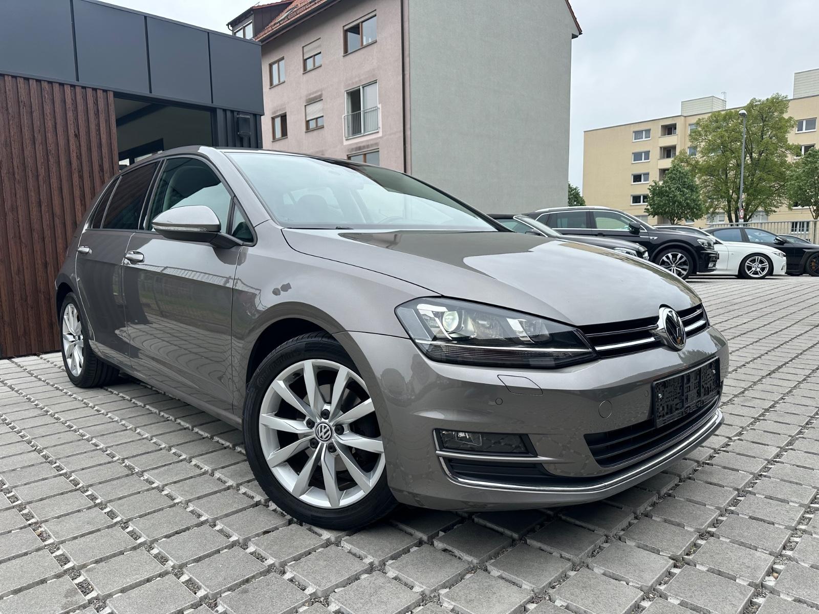 Volkswagen Golf VII Lim. Highline*NAVI*AHK*BI-XENON*MASSAGE