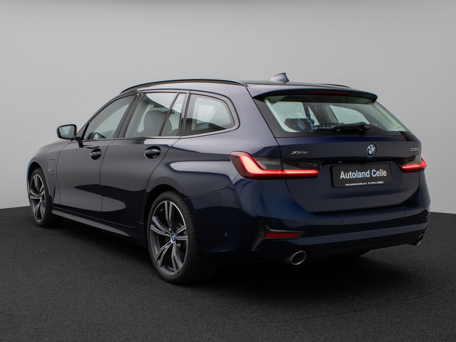 Fahrzeugabbildung BMW 330e xD SportLine Pano Kamera Laser HUD DAB HiFi