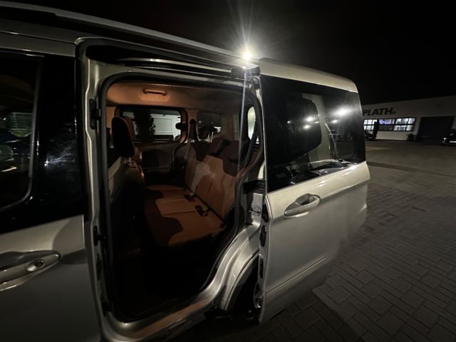 Ford Tourneo Courier  Titanium