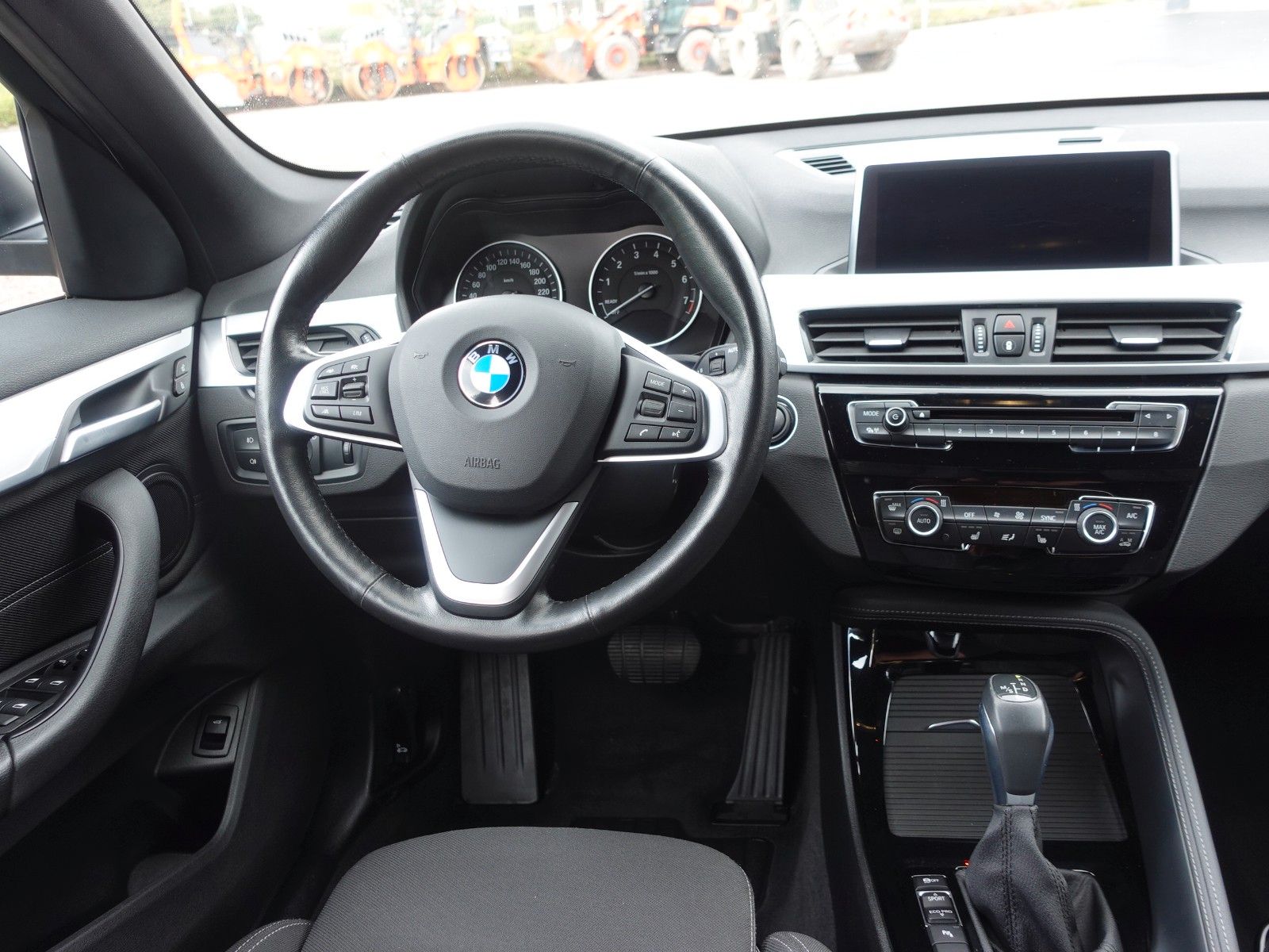 Fahrzeugabbildung BMW X1 xDrive20i A Sport Line