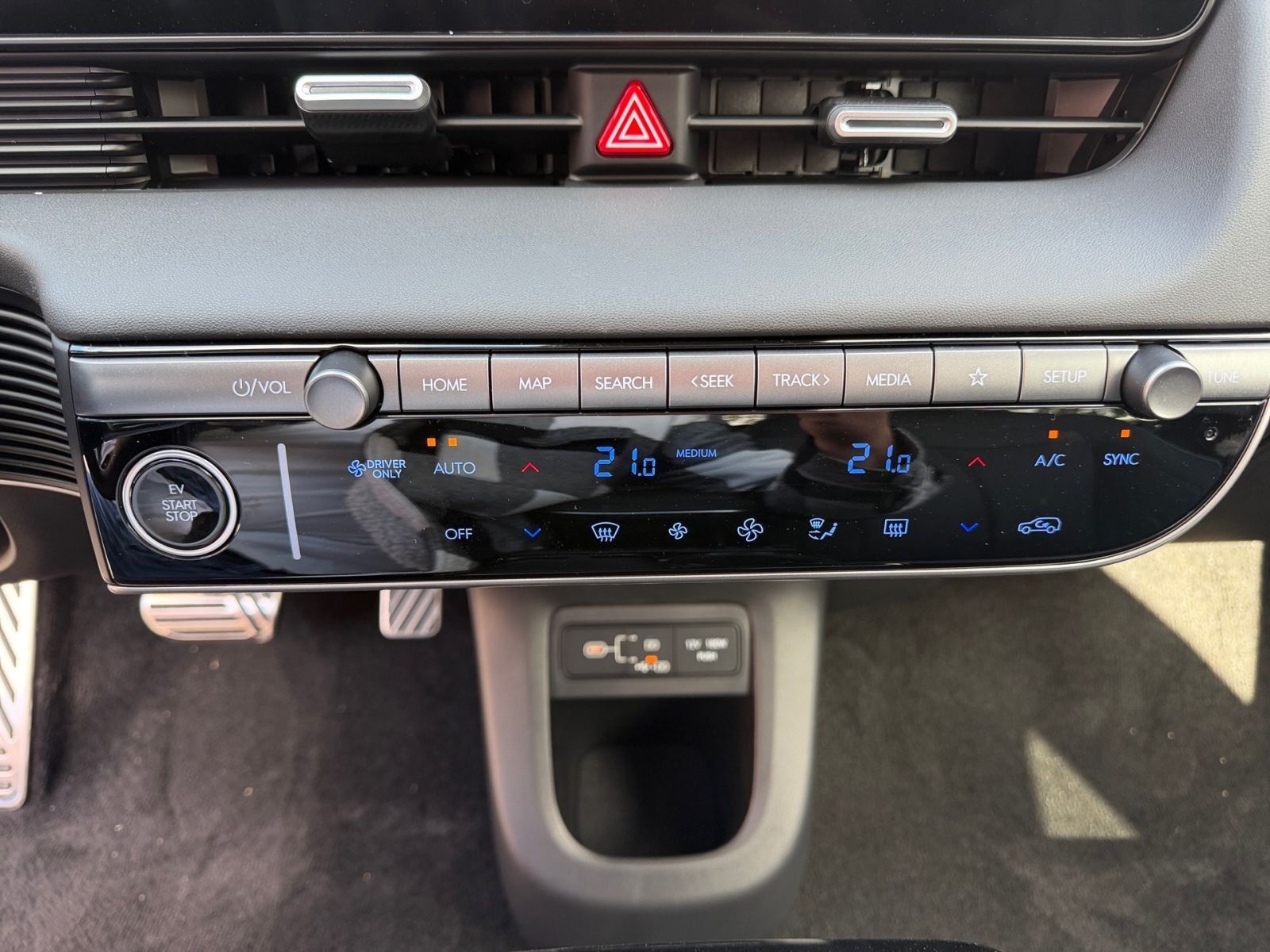 Fahrzeugabbildung Hyundai IONIQ 5 Uniq Elektro 84 kWh 4WD Park-Paket