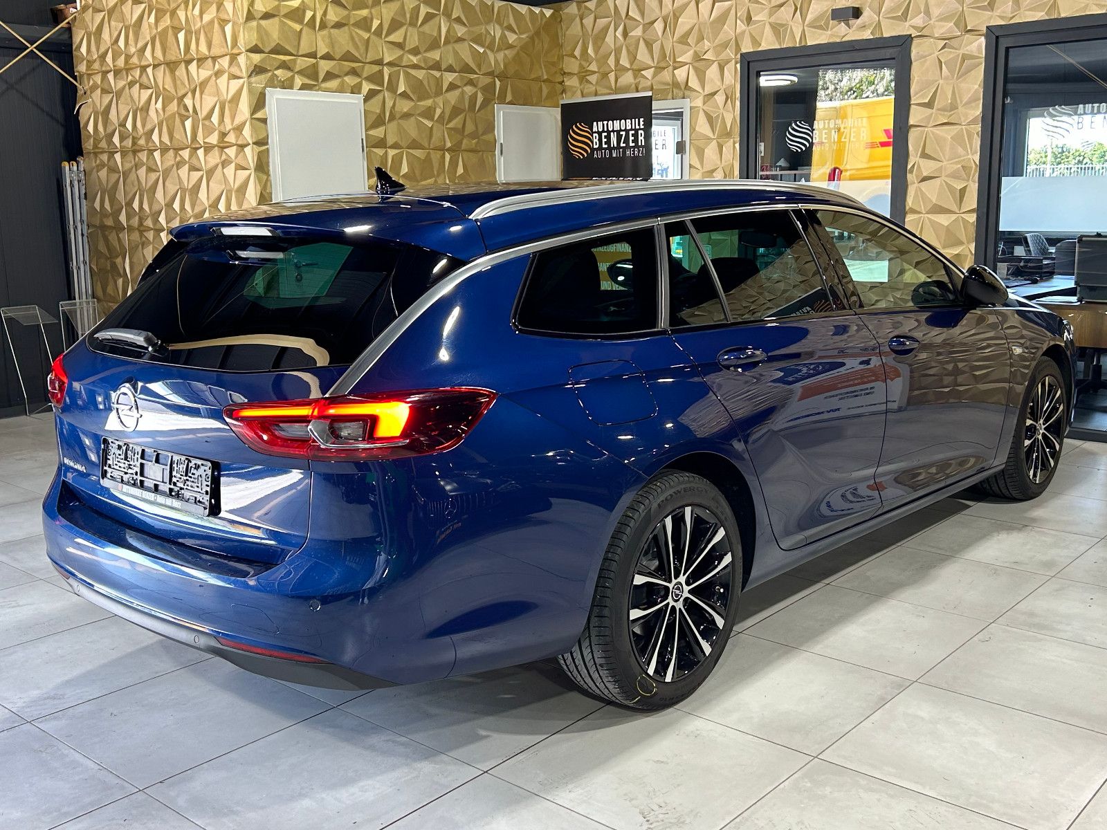 Fahrzeugabbildung Opel Insignia B Sports Tourer Ultimate/8-FACH/APPLE/