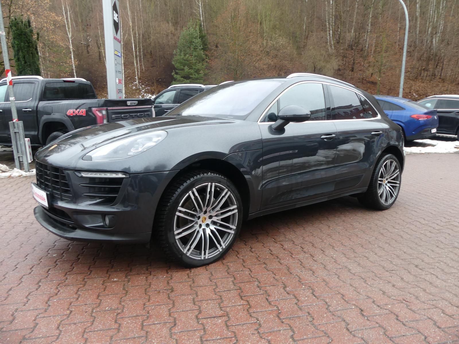 PORSCHE Macan