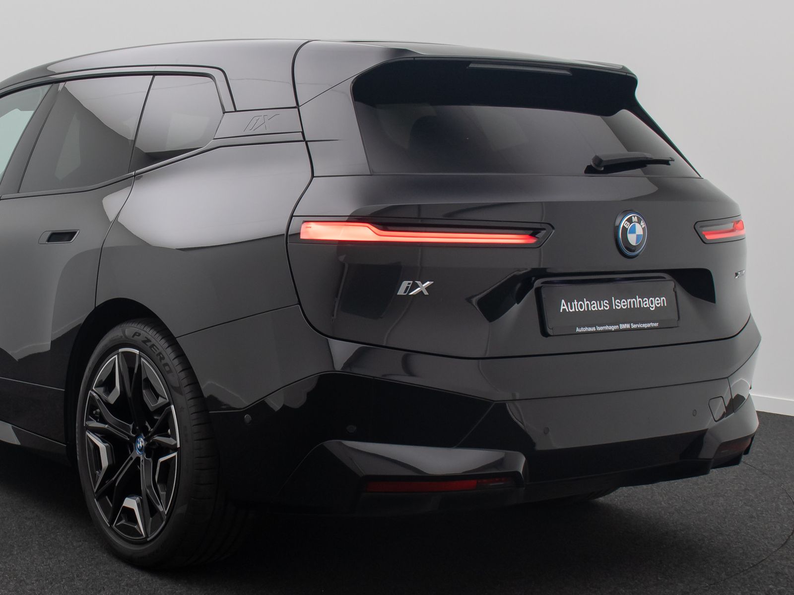 Fahrzeugabbildung BMW iX xD40 Sportpaket ACC 360° Laser SkyLounge 22"