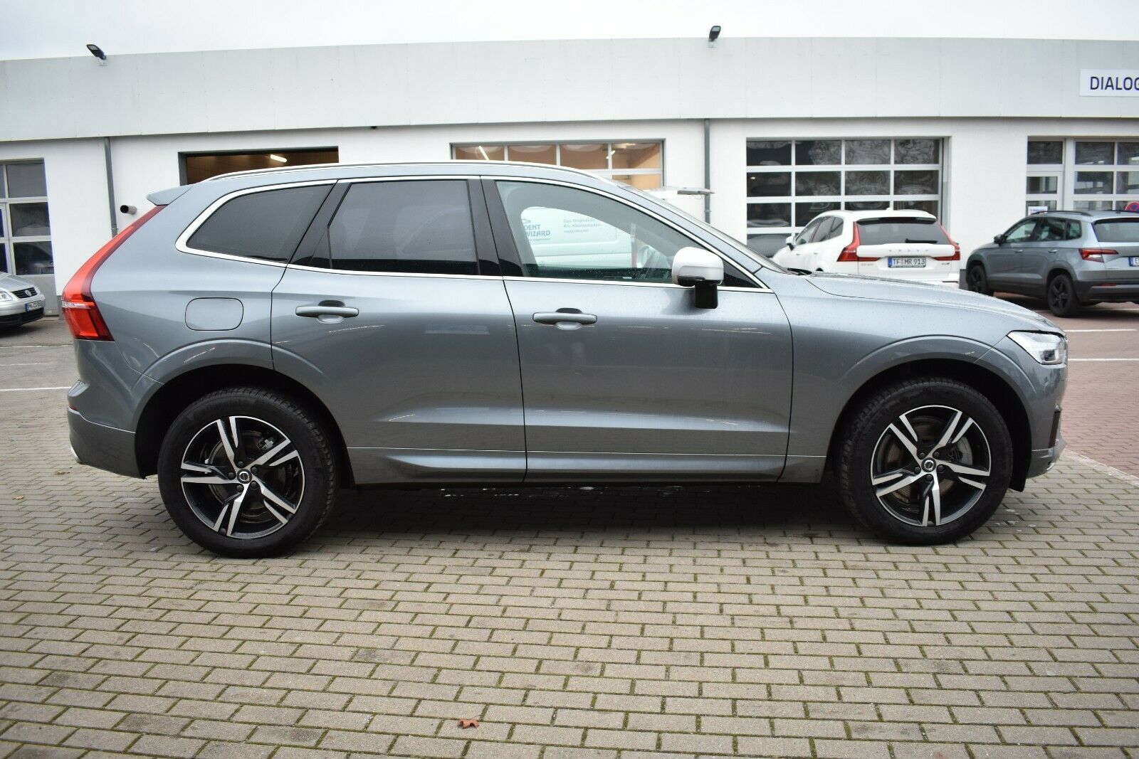 Fahrzeugabbildung Volvo XC60 T8 Twin Eng* R-Design Luft*ACC*AHK*AWD*STHZ