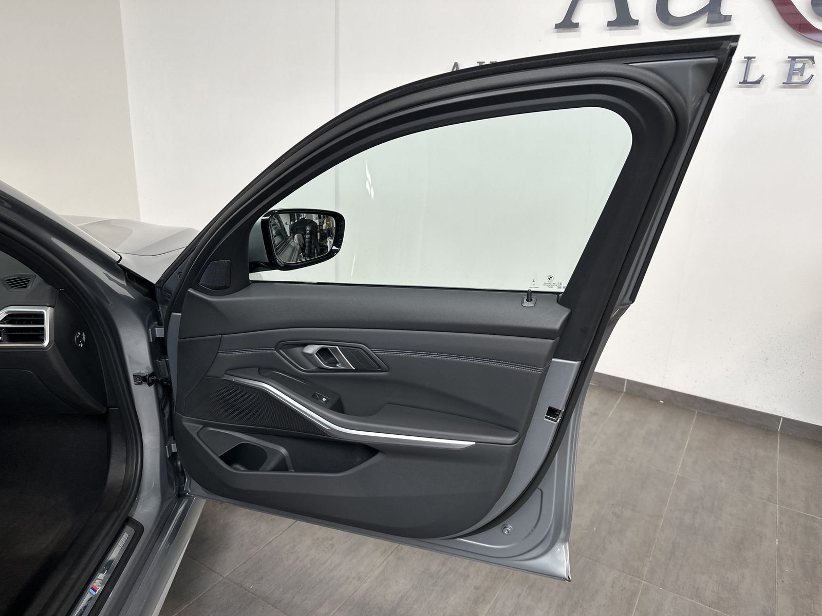 Fahrzeugabbildung BMW 320d Touring M-Sport NAV+LED+ACC+KAMERA+HUD+360°