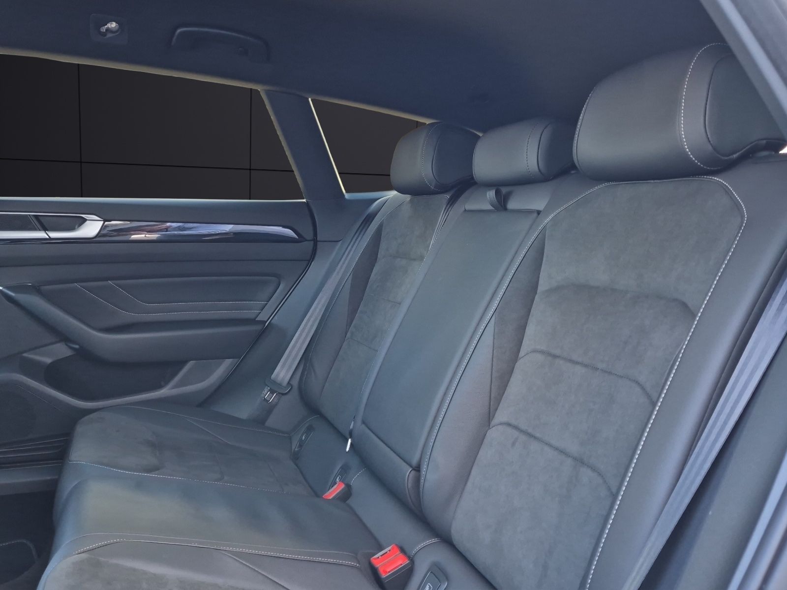 Fahrzeugabbildung Volkswagen Arteon SB TSI R-Line DSG Matrix AHK Navi AID ACC