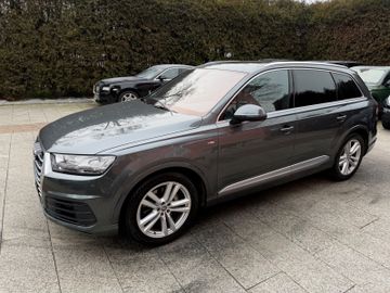 Audi Q7 - 1