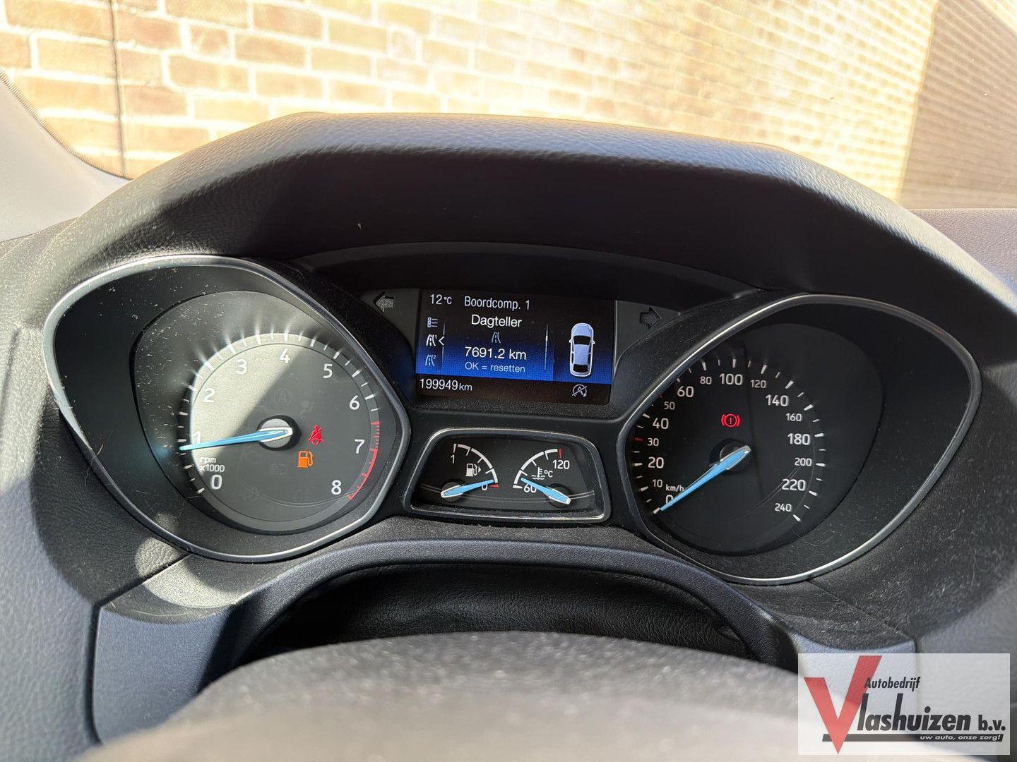 Ford Focus 2015 — photo 20
