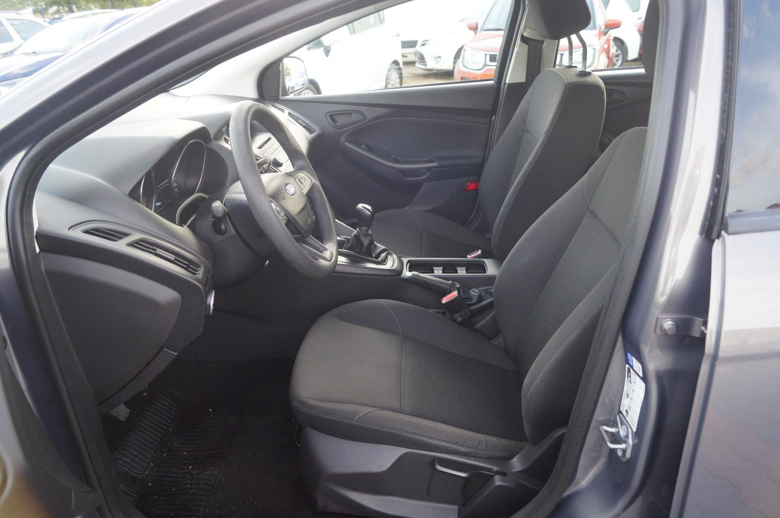 Ford Focus 2015 — photo 22