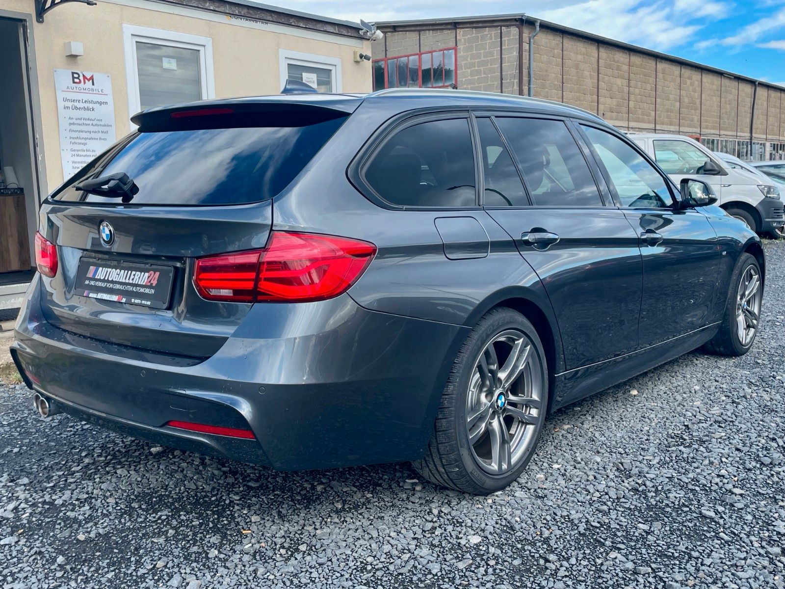 Fahrzeugabbildung BMW 320d xDrive Sport-Aut. M SPORTPAKET Navi LED AHK