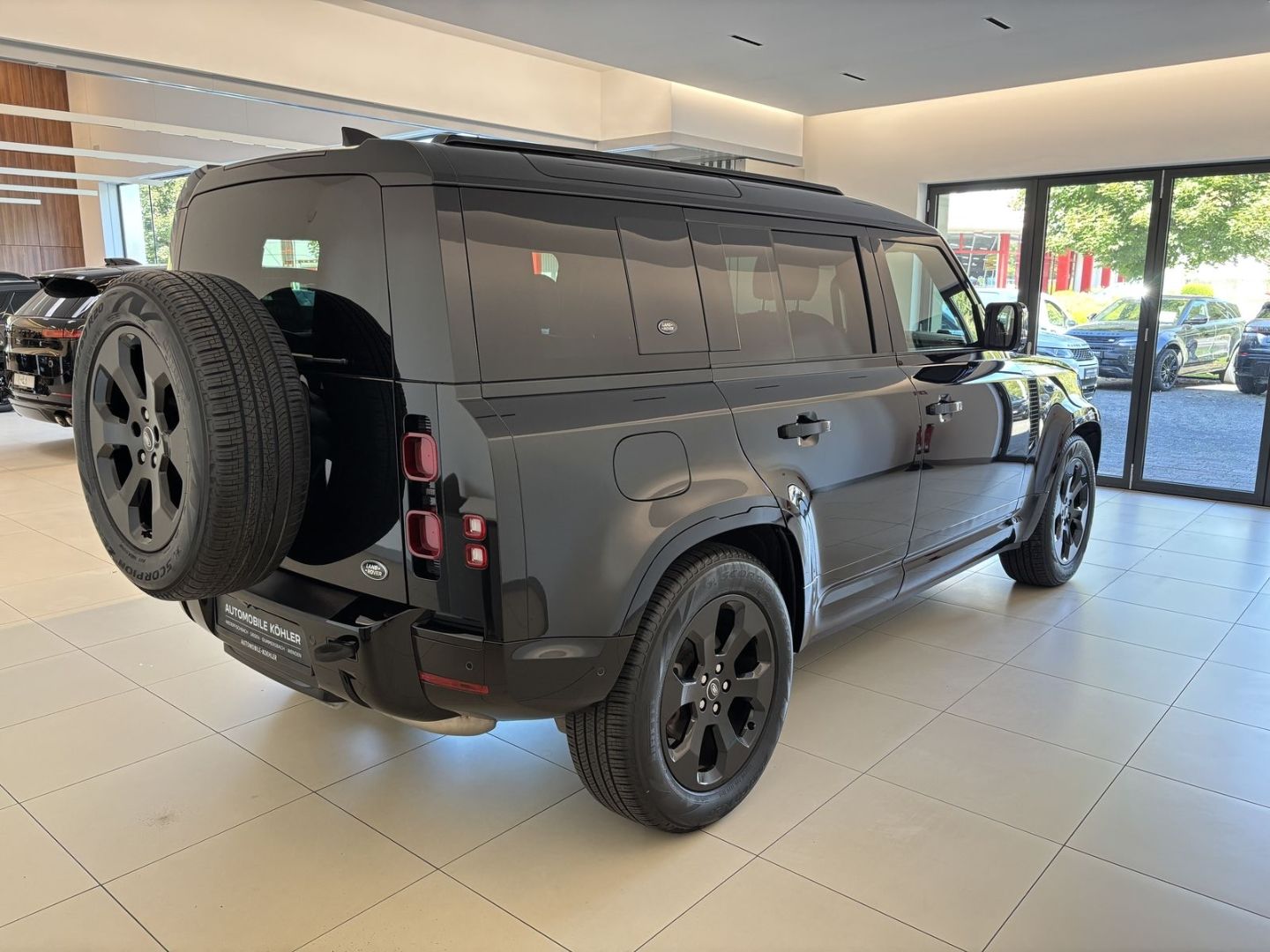 Land Rover Defender 110 D250 X-Dynamic SE AHK WKP BLACKPACK foto 5