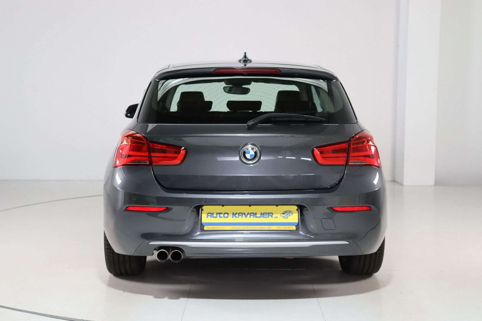 Fahrzeugabbildung BMW 125 i * LED * Keyless * Navi * Sitzhzg. * PDC