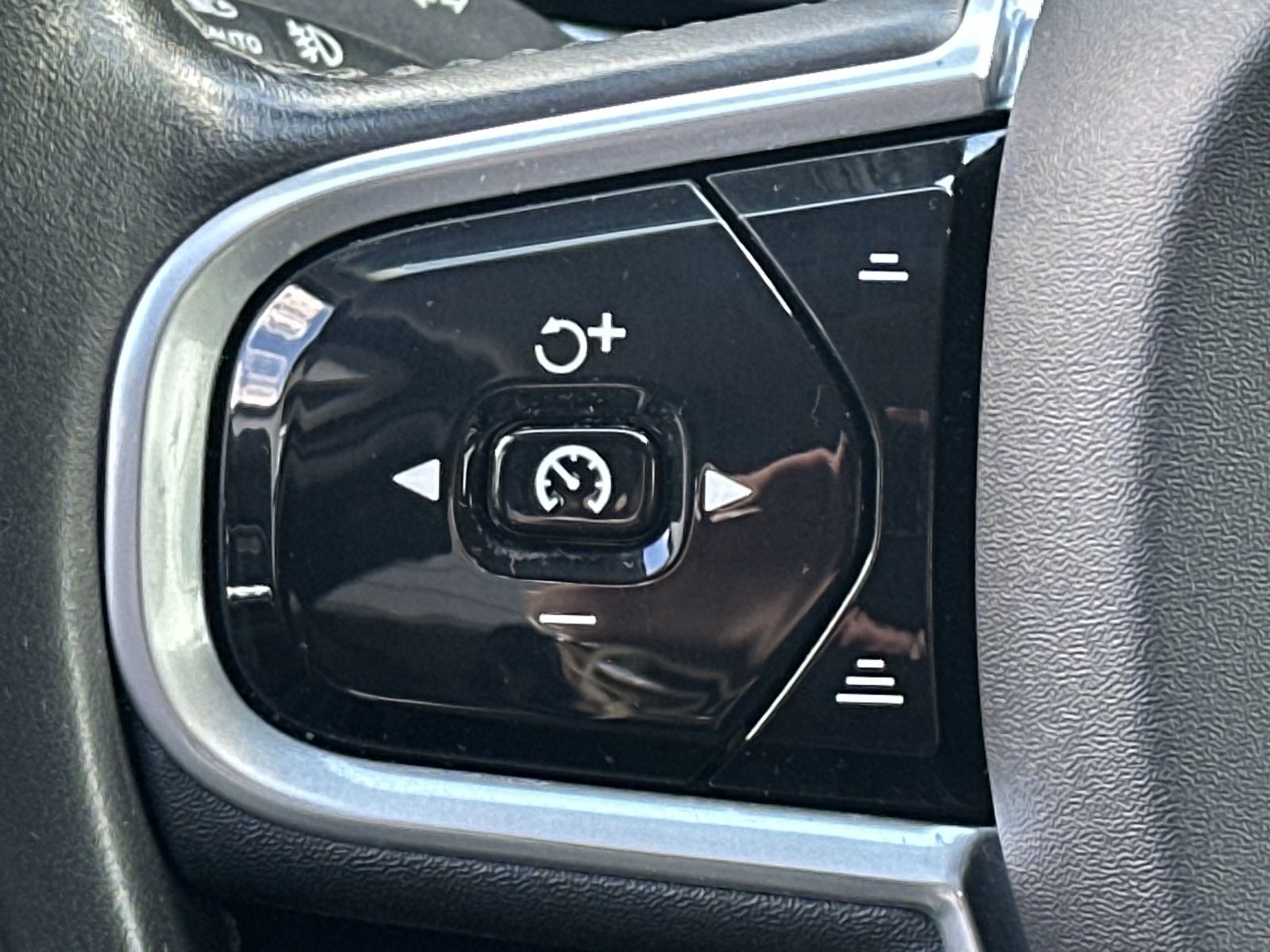 Fahrzeugabbildung Volvo V60 T6 AWD Recharge Inscription NAV+LED+ACC+AHK