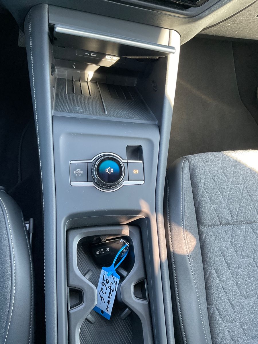 Fahrzeugabbildung Volkswagen Tiguan 2.0 TDI DSG Life,AHK,ACC,LED,Kamera