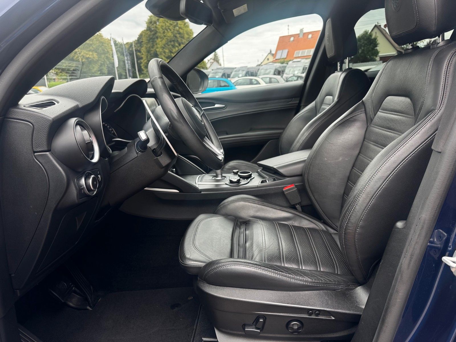 Fahrzeugabbildung Alfa Romeo Stelvio Super Q4 280PS AHK MEMORY NAVI SITZHEIZ.