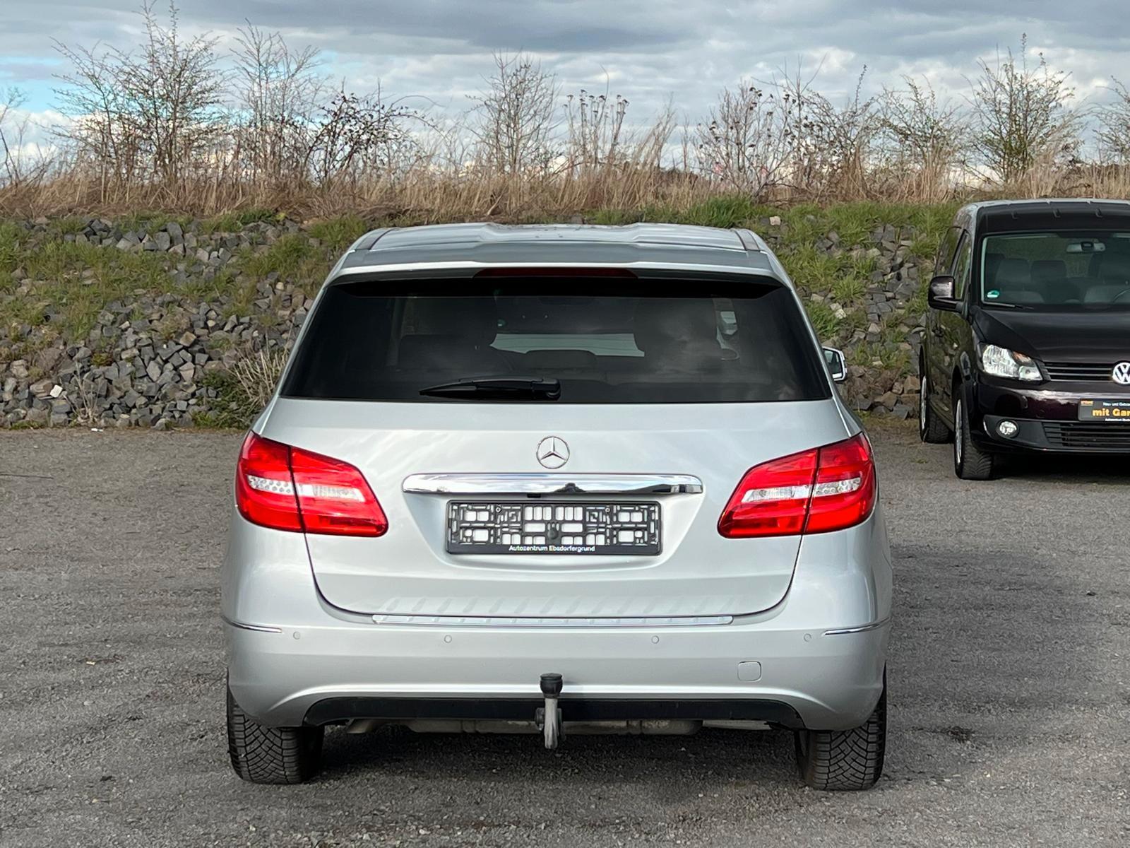 Mercedes-Benz B 180 NAVI/RFK/AHK/LEDER