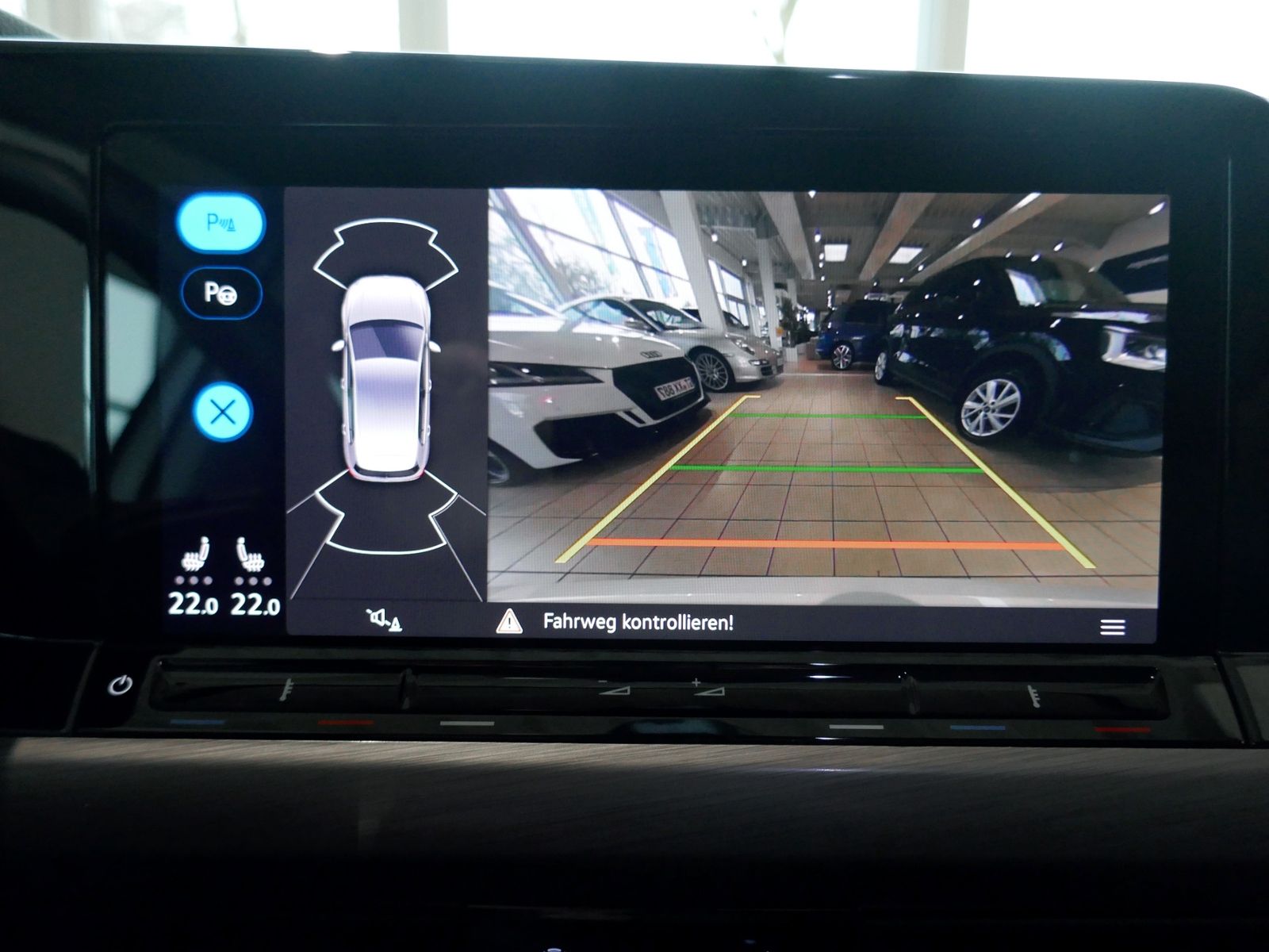 Fahrzeugabbildung Volkswagen Golf VIII Style 1.5 eTSI | LED AHK RFK ACC