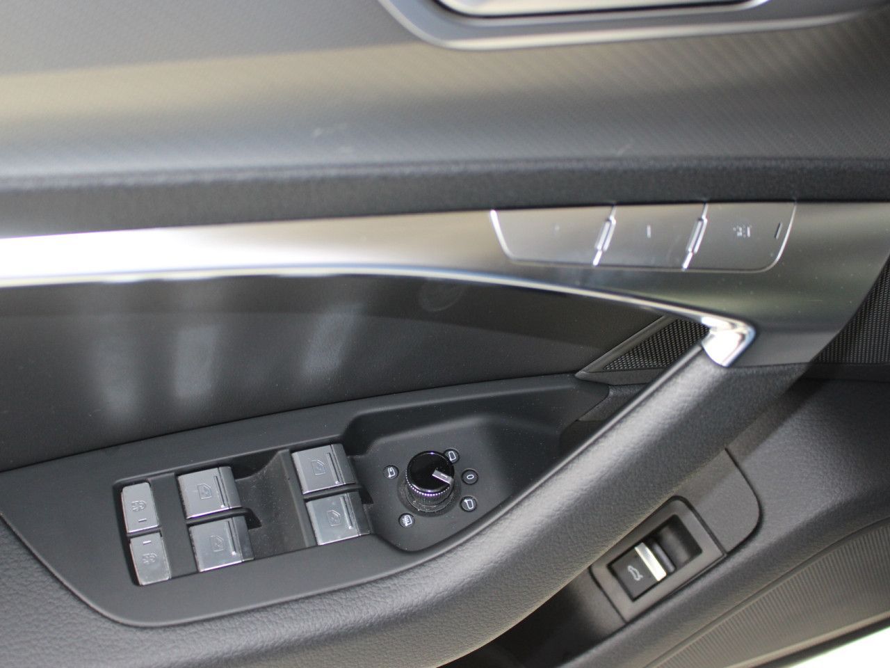 Fahrzeugabbildung Audi A6 Avant 45 TFSI design Leder/LED/ACC/RFK