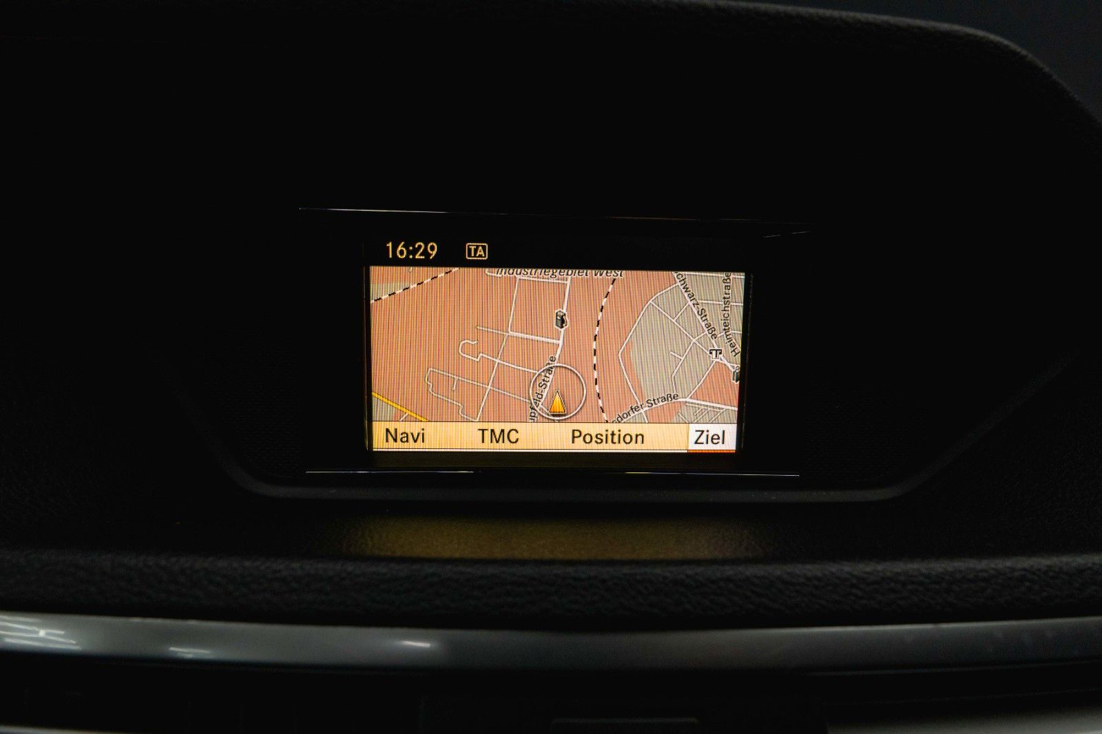 Fahrzeugabbildung Mercedes-Benz E 220 T CDI BlueEfficiency Avantgarde *Bi-Xenon*