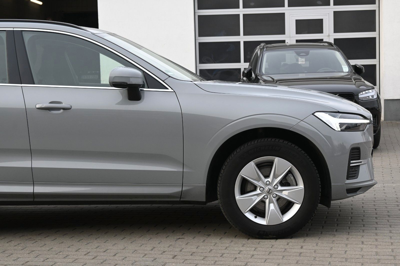 Fahrzeugabbildung Volvo XC60 B4D FWD Core*RFK*Qi*el.Heckkl*GoogleMaps