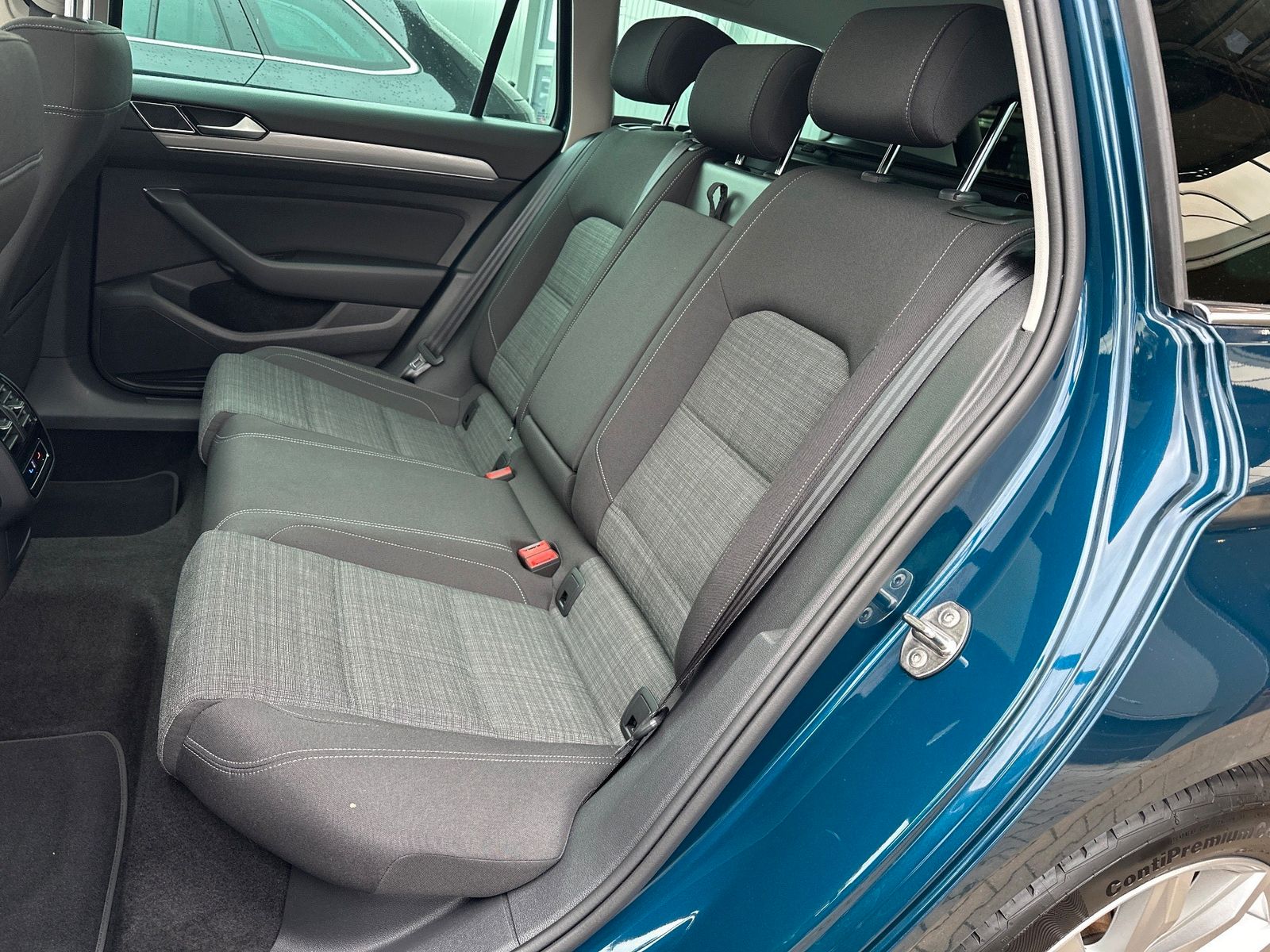 Fahrzeugabbildung Volkswagen Passat Variant 2.0 TDI DSG Business NAV+LED+PANO